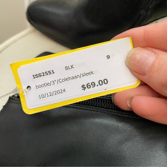 Elegant Black Leather Ankle Boots - Picture 8 of 8